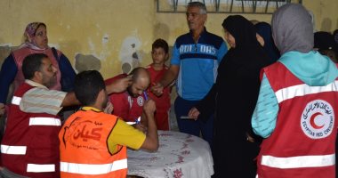 صور.. صرف إعانات لأهالى منطقة نادى الصيد المتضررين من الأمطار بالإسكندرية