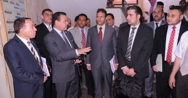 صور.. رئيس جامعة الوادى الجديد يستقبل لجنة تقييم الجامعات لتفقد كليات الجامعة