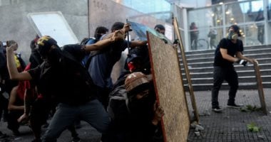 اشتباكات عنيفة بين المتظاهرين وقوات الأمن فى تشيلى بعد التعديل الحكومى