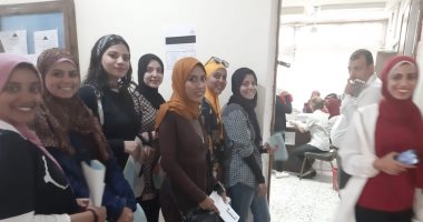 صور.. إقبال كبير على انتخابات اتحاد الطلاب ببنات عين شمس واستمرار سحب الاستمارات