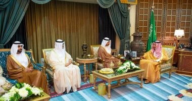 خادم الحرمين الشريفين يستقبل وزير الخارجية الإماراتى