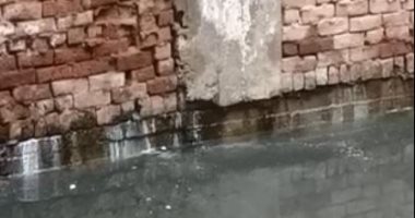 قارئ يشكو من انتشار مياه الصرف الصحى ببئر أم سلطان بالبساتين