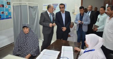 صور.. نائب محافظ الإسماعيلية يتفقد الوحدات الصحية ويتابع مبادرة المسح السمعى