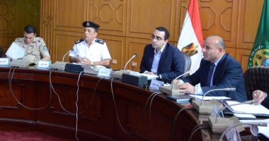 نائب محافظ الإسماعيلية يناقش منظومة التأمين الصحى والتحول الرقمى
