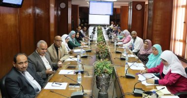 صور.. محافظ السويس: ندوات مكثفة لتحقيق أعلى مستهدف للقضاء على الأمية