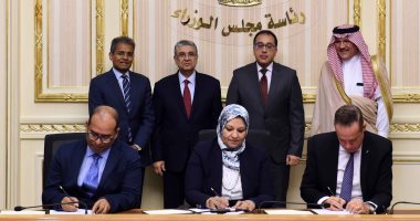 صور.. توقيع عقد إنشاء محطة طاقة شمسية بكوم أمبو بتكلفة 200 مليون دولار