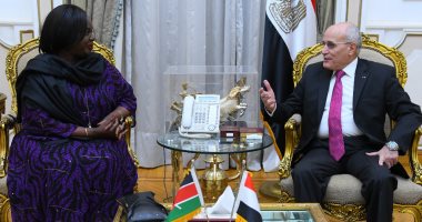 "العصار" يبحث مع وزيرة الدفاع الكينية سبل التعاون فى مجالات التصنيع