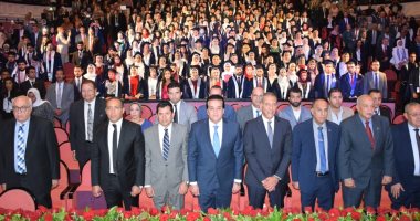 جامعة النهضة تحتفل بتخريج دفعة 2019 بدار الأوبرا بحضور وزراء وشخصيات عامة ونواب وإعلاميين.. وزير التعليم العالى: الشباب أمل مصر فى غد مشرق.. رئيس الجامعة: جامعتنا قلعة للعلم وشعارنا دائما جيل جاهز لبكرة.. صور