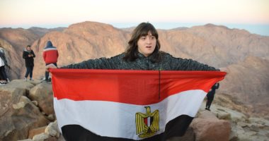 أول طفل من ذوى الاحتياجات الخاصة يصعد قمة جبل موسى بسانت كاترين