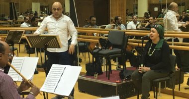 صور.. شاهد بروفات المطربة آيات فاروق بدار الأوبرا استعدادا للموسيقى العربية