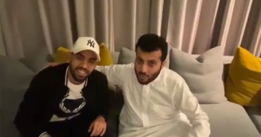 تركى آل الشيخ يودع مؤمن زكريا.. ويؤكد: هيطلع على أحسن مركز علاج بأمريكا