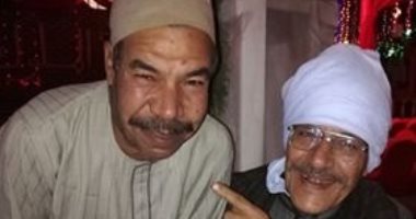أبيض وأسود وبالألوان.. عبد الجليل يشارك صورته مع أصدقائه بالمنوفية