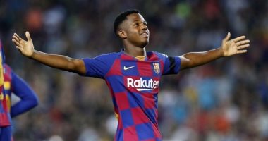 برشلونة يؤمن موهبته أنسو فاتي بعقد جديد حتى 2026
