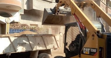 صور.. رفع 20 طن مخلفات من الشوارع بمدينة المراغة فى سوهاج
