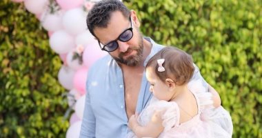 عمرو يوسف فى أول ظهور لطفلته: حبيبتى تمت سنة