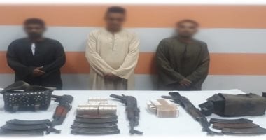القبض على 3 أشخاص بقنا وبحوزتهم 3 بنادق آلية وذخائر