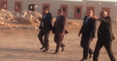 صور .. محافظ شمال سيناء ينهى جولة تفقدية استمرت يومين للمواقع التنموية ومجرى السيول 