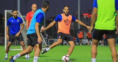 الأهلى يستعين بقناع وجه جديد من الإمارات لمروان محسن 