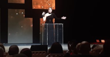 شاهد دموع وفرحة هند صبرى بجائزة أفضل ممثلة بأيام قرطاج السينمائية
