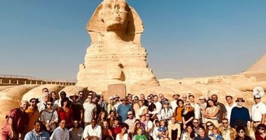 كيف احتفلت "كاتى بيرى" بعيد ميلادها الـ 35 بصحبة 64 من أصدقائها فى مصر؟.. الفنانة العالمية تنقلت من سيوة إلى أسوان.. صديقها فاجأها بحفلة عشاء فاخر داخل معبد أدفو.. وأصدقاؤها دخنوا الشيشة وامتطوا الجمال