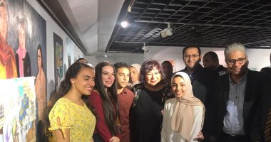 وزيرة الثقافة تفتتح بينالى القاهرة الأول لفنون الطفل.. صور
