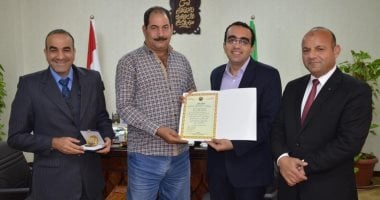 نائب محافظ الإسماعيلية يكرم مدير عام البريد ومدير المكتب الرئيسى بعد الفوز بالمركز الثالث