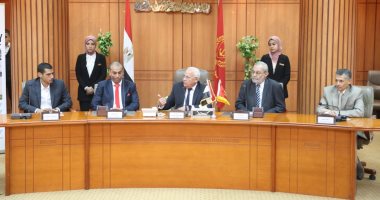 محافظ بورسعيد يوقع بروتوكول مشروع تشغيل مصانع الشباب بالطاقة الشمسية