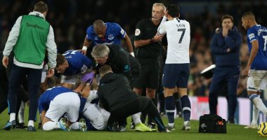 سون يغادر الملعب باكيا بعد التسبب فى إصابة خطيرة للاعب إيفرتون.. فيديو