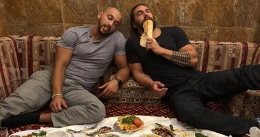 10 صور تجمع جايسون موموا ومدربه المصرى مادا عبد الحميد