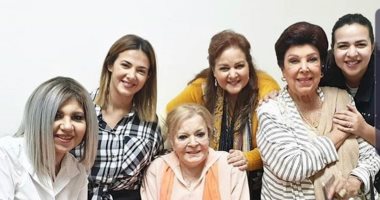 عائلة سمير غانم وبوسى شلبى ورجاء الجداوى يزورون نادية لطفي بمنزلها