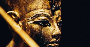 الجارديان تحتفى بمعرض توت عنخ آمون: إبداع مقتنياته مثل تدفق نهر النيل