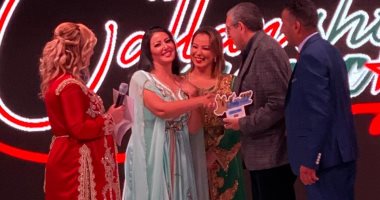 تكريم سمية الخشاب فى برشلونة بمناسبة الذكرى الـ 44 للمسيرة الخضراء