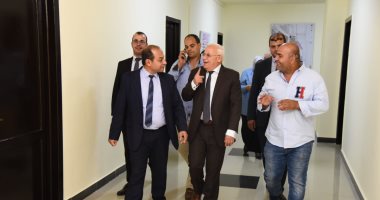 صور.. محافظ بورسعيد يلتقى مستثمرى المنطقة الصناعية لبحث مشاكلهم