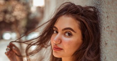 ابنة أمل رزق تكشف كواليس مشاركتها فى مسرحية "رسائل العشاق"