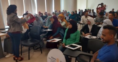صور .. تدريب 76 طالب تمريض على عمليات "الشفة الأرنبية" بأسوان
