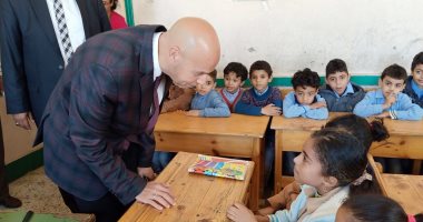 صور.. "صحة الشرقية": تطعيم 33 ألف طالب بمدارس بلبيس ضد الالتهاب السحائى