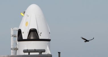 SpaceX تستكمل اختبارات مظلات الهبوط لأول مركبة مأهولة لها