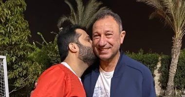 تركي آل الشيخ يزور محمود الخطيب فى منزله مرتديا تيشرت الأهلى