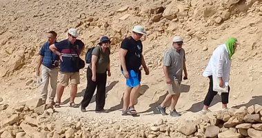 صور.. آثار تل العمارنة بالمنيا تستقبل وفد سياحى ألمانى