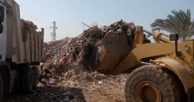 حملات مكبرة لرفع المخلفات الصلبة بشوارع بنى مزار بالمنيا