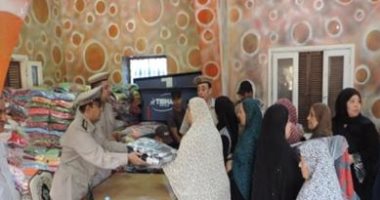 الأمن الإنساني ..الداخلية ترفع شعار "كلنا واحد في خدمتكم" وتطلق سلسلة مبادرات إنسانية.. توزيع بطاطين على المواطنين قبل الشتاء.. وتعالج المرضى بمستشفيات الشرطة.. وتسهل إجراءات كبار السن بالمواقع الخدمية..صور