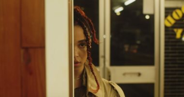 فيديو.. FKA twigs تطلق أغنيتها الجديدة "sad day"