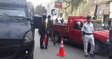 صور.. محافظة الجيزة تبدأ إزالة عقار الدقى المائل بعد إخلائه من السكان