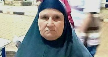 "الست فريال" عجوز تحلم بالحصول على غرفة بمساكن الإيواء فى البحيرة "صور"