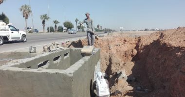 جهاز العاشر من رمضان: صيانة لأعمدة الإنارة بالمدينة لمنع أى مخاطر 