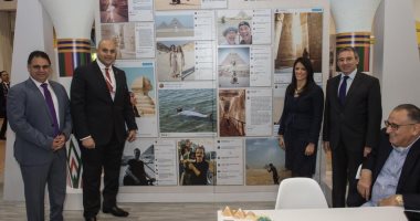 صور.. السياحة تعرض نماذج مقتنيات الملك توت عنخ أمون بمعرض لندن