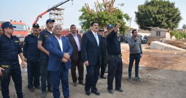 صور .. إزالة المبنى الثالث بمصنع "أبو حوا" للدراجات البخارية المحترق بقليوب