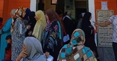 صور.. "صحة المنيا" تنظم قافلة طبية مجانية بقرية اسطال