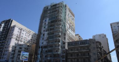 صور.. محافظ الإسكندرية يكلف رئيس حى شرق بوقف أعمال التخريب بأحد العقارات