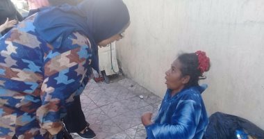 التضامن تنقل سيدة مشردة إلى دار رعاية فى الإسكندرية